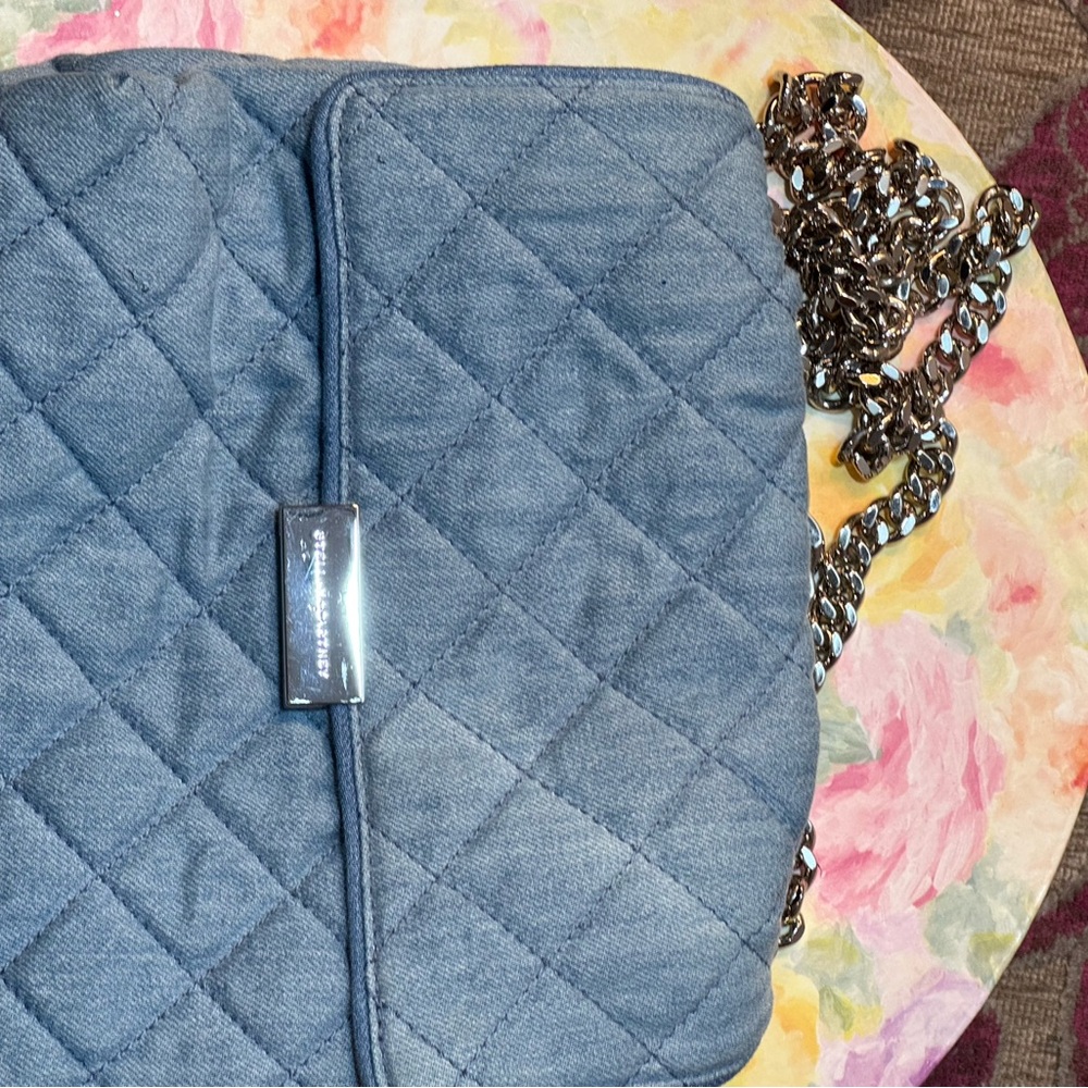 NWT - STELLA MCCARTNEY
Soft Quilted Denim Beckett Shoulder Bag In Blue - Picture 12 of 16